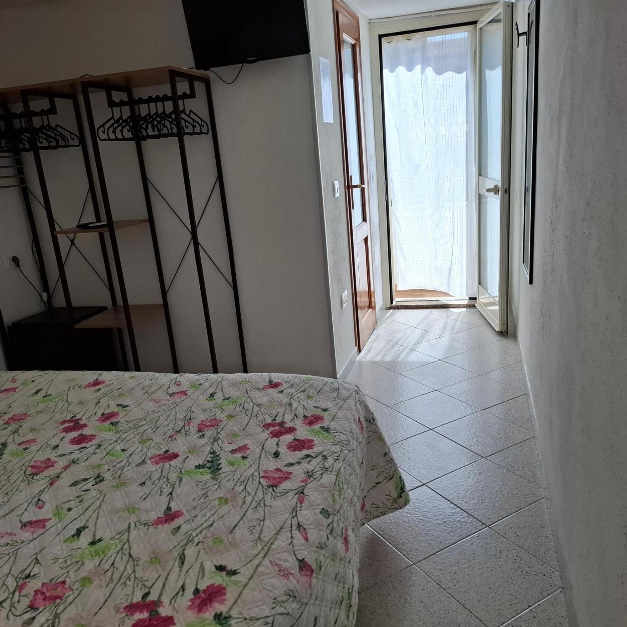 Phiniscollis B&B La Caletta Exterior photo